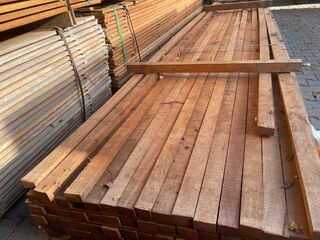 Ca. 100x Angelim Pedra Onderliggers Fijnbezaagd, 40x60mm, lengte 465cm